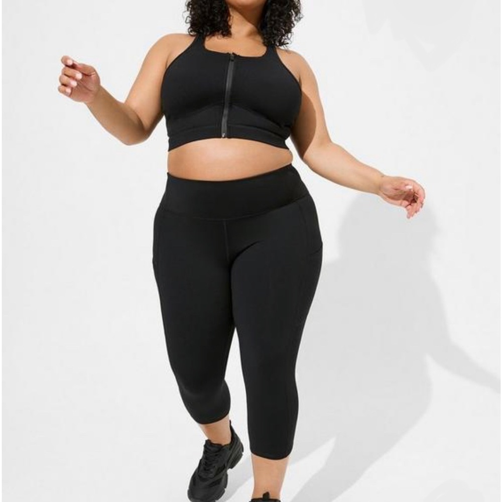 Torrid Active High Rise Capri Legging with Pockets, size 2X